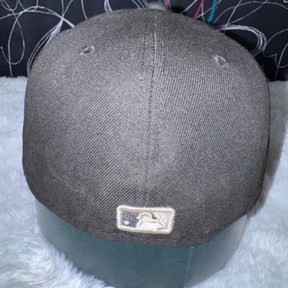 New Era 59FIFTY Chicago White Sox Hat Mens 7 1/4 Black Good MLB On-Field Cap